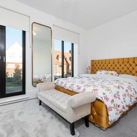 Вілла Amazing New Built Townhouse With Garden In London Гендон Екстер'єр фото