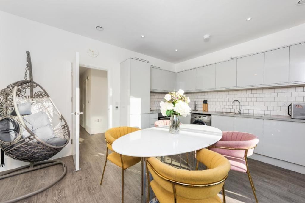 Вілла Amazing New Built Townhouse With Garden In London Гендон Екстер'єр фото