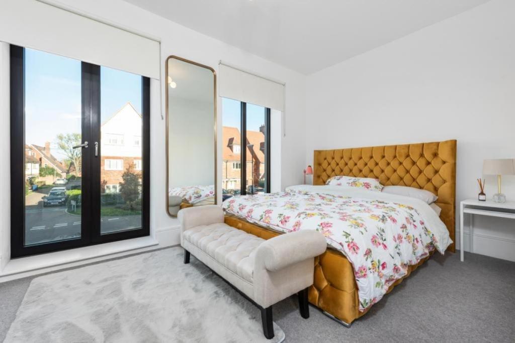 Вілла Amazing New Built Townhouse With Garden In London Гендон Екстер'єр фото