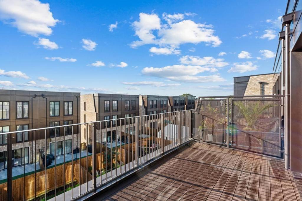 Вілла Amazing New Built Townhouse With Garden In London Гендон Екстер'єр фото